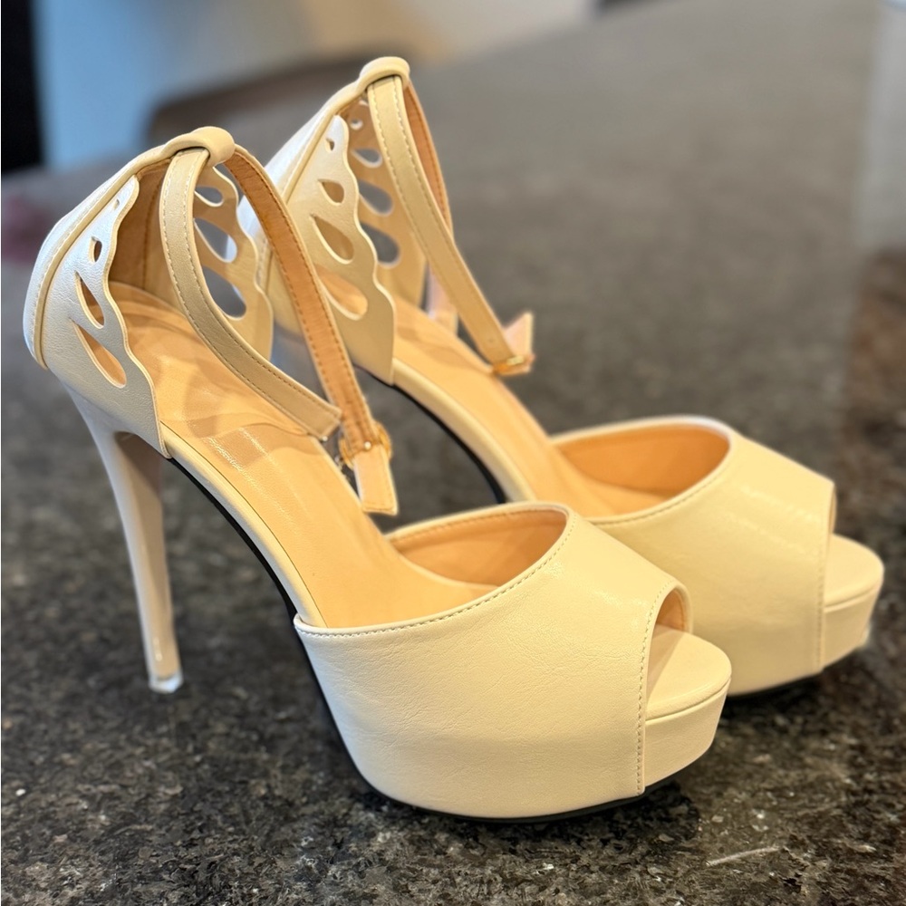 NWOT Italian leather peek-a-boo heels - size 7